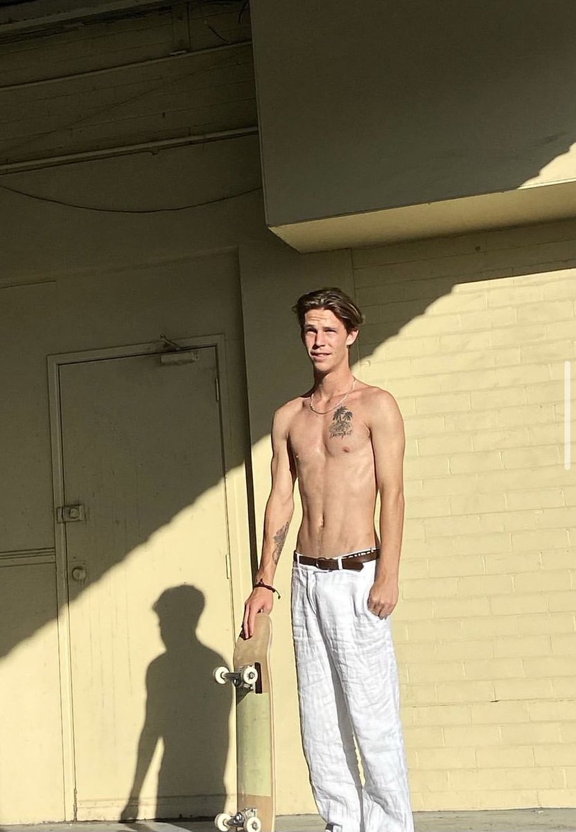 daddyjoshsturt's tweet photo. rt if you like skater boys 🤔 https://t.co/F1cwbcmNmY