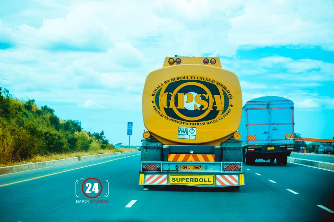 GpsaTanzania's tweet photo. Tunachanja mbuga kusogeza huduma ya mafuta Karibu.
#GPSATanzania #BohariKuuYaSerikali #GPSAHudumaYaMafuta #GPSAFuelService #JiandaeKuhesabiwa #SensaTZ2022 #Kaziiendelee https://t.co/Vjg8rOs1dC