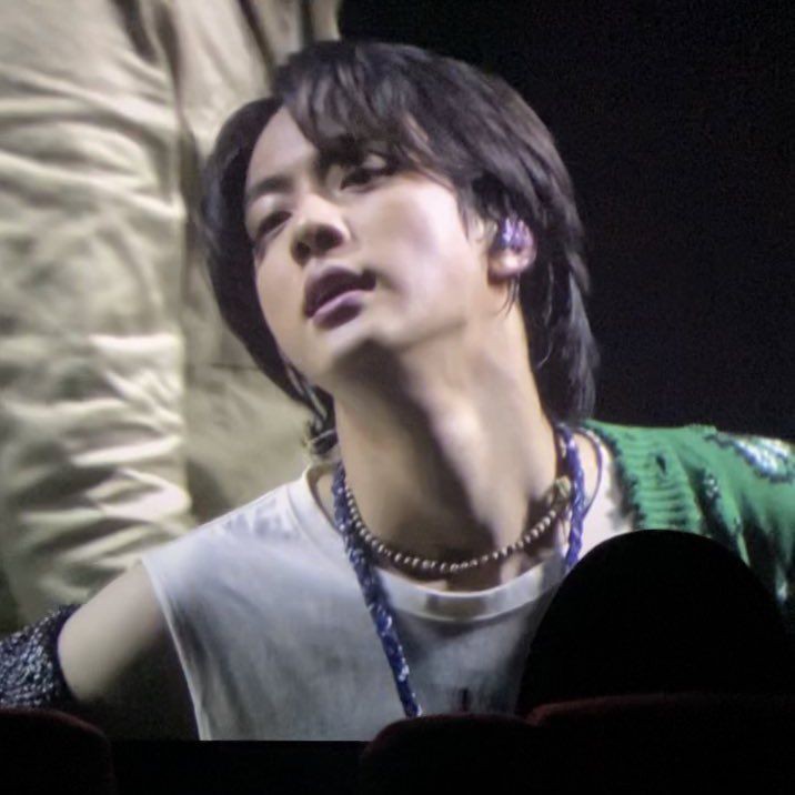 rockstarksjin's tweet photo. How to trigger Seokjin biased;

ー a hot thread https://t.co/TzkLlyKtoe