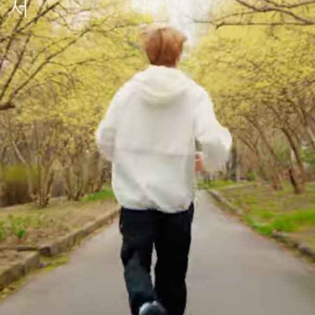 #강다니엘_토닥리즘_두번째이야기
뛸때 강아쥐 귀가 뿅뿅 튀어나오는 편~ (ᐡ- ﻌ •ᐡ)