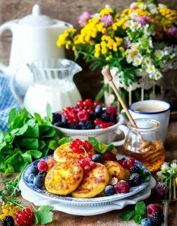 СКОЛЬКО ЗДЕСЬ ВКУСНЯШЕК!!!
Мы ещё не были в этом ресторане, давай зайдем позавтракать? 
Ну пожалуйста! Пожалуйста! 
Ура, идём скорее! Паймон уже и не помнит, когда мы вместе ели такую вкусную еду!
А? Вчера..?
ЭТО БЫЛО ДАВНО, ТАК ЧТО ИДЁМ СКОРЕЕ, СТОЛЬКО ДЕЛ ЕЩЁ!✨