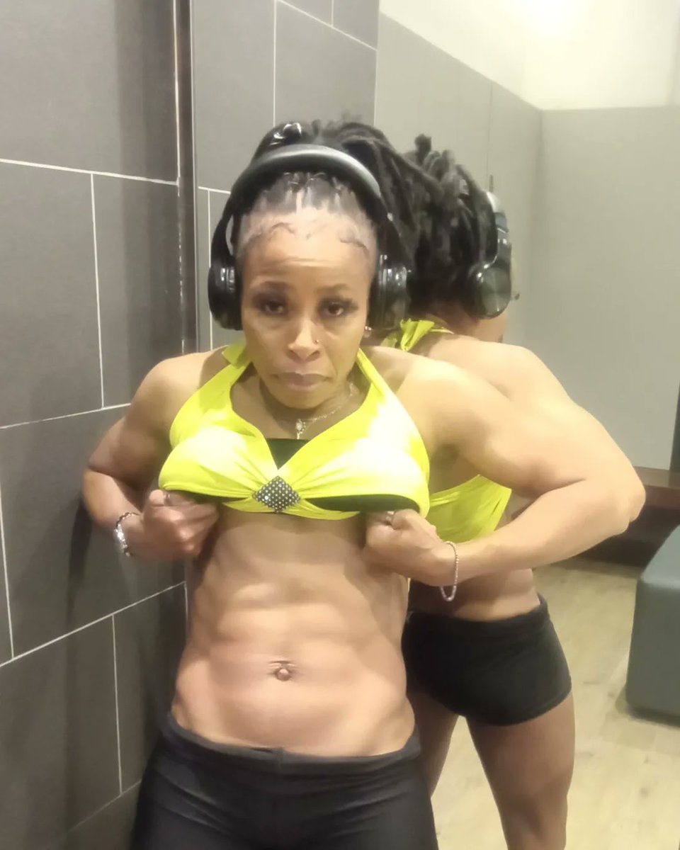 nthabi_fitness's tweet photo. THE STAGE IS CALLING UPON ME
Please pay attention to the V-Situation it's FLAMIMG🔥OMG 😱
#Lifestyle #fitness #gymfreak #gymratlife #fitnessmom #fitnessmodel #fitnessaddict #fitnessfreak #fitnesstrainer #abs #backmuscles #lattisimusdorsi #rhomboids #teres #erectaespinae https://t.co/NkYD0sBWxA
