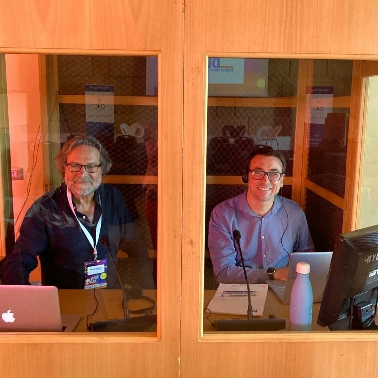 interpretiaiic's tweet photo. Buongiorno ☀️ da Lecce 🇮🇹, comincia il sabato @aiiconline #PRIMS con @MPI_Italia - e non potevano mancare le cabine con i nostri interpreti sorridenti😃Laura, Maureen, Mike e Ben! #1nt #terplove  #MICEforFuture #AIIC #AIICItalia #meetingprofs #eventprofs https://t.co/EvYx9tMtkZ