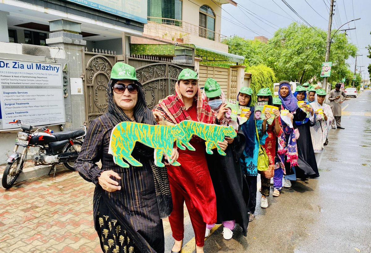 Shamylaroy's tweet photo. پی پی 170 ضمنی الیکشن۔ انشاء شیر ھر واری فیر۔ بی بی وڈیری شمائلہ رانا خواتین کارکنان کیساتھ ڈور ٹو ڈور کمہپئین https://t.co/i4pfJG7SsX