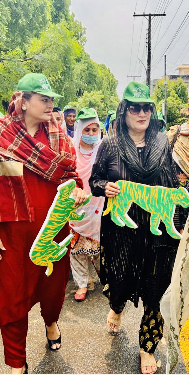 Shamylaroy's tweet photo. پی پی 170 ضمنی الیکشن۔ انشاء شیر ھر واری فیر۔ بی بی وڈیری شمائلہ رانا خواتین کارکنان کیساتھ ڈور ٹو ڈور کمہپئین https://t.co/i4pfJG7SsX