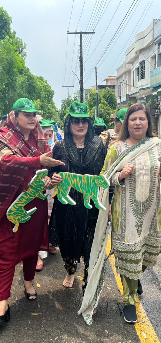 Shamylaroy's tweet photo. پی پی 170 ضمنی الیکشن۔ انشاء شیر ھر واری فیر۔ بی بی وڈیری شمائلہ رانا خواتین کارکنان کیساتھ ڈور ٹو ڈور کمہپئین https://t.co/i4pfJG7SsX