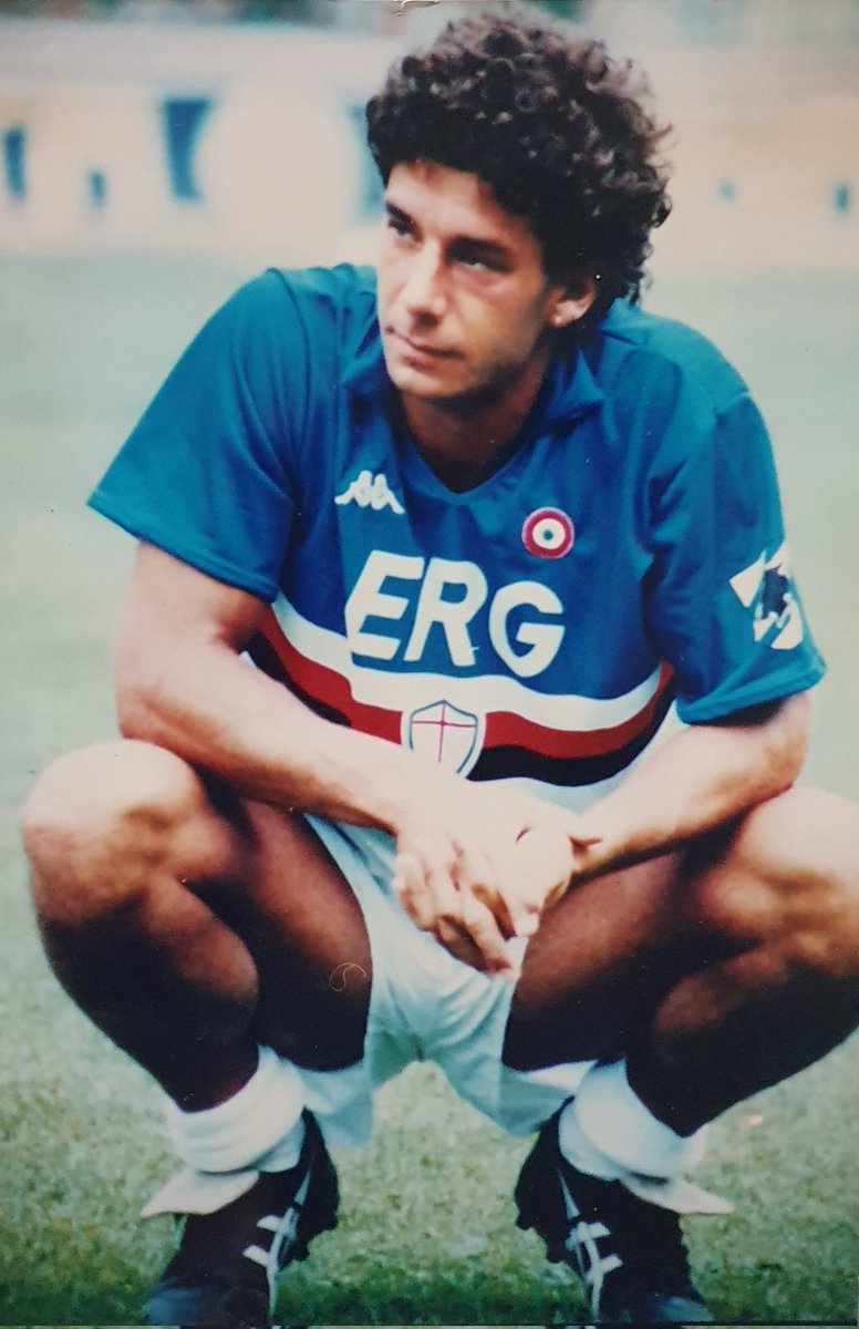CalcioFanMittul's tweet photo. Probably the least talked about performance of Vialli would be his time at #Sampdoria.He helped the ligurian club to lift their only Serie A title to this date while being the league's top scorer too.He even led them to a #UCL Final, losing to #Cryuff's #Barca. Won 6🏆 , goated. https://t.co/kSgbpoxZwT