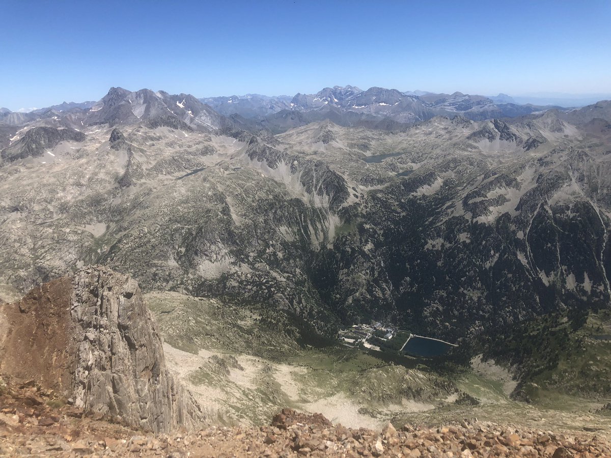 The Pyrenees aka the land of gods 😍

📍Garmo Negro (3065 m)