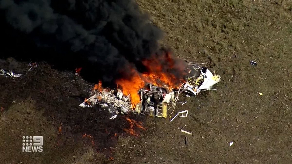 An experienced pilot has died in a helicopter crash in Sydney. Carl Hearps was flying over the flood zone when his helicopter came down and burst into flames. @RuthWW #9News https://t.co/QZMtad5GjX