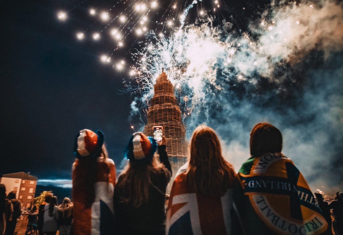 TalkLoyalism's tweet photo. Fantastic image taken by @Kscott_94 at Portadown last night as fireworks went off in preparation to light their Disney themed bonfire. What a great evening for everyone involved &amp; a superb cultural display. Credit to the builders &amp; community for putting on a fantastic show. https://t.co/nTlqlOoz67