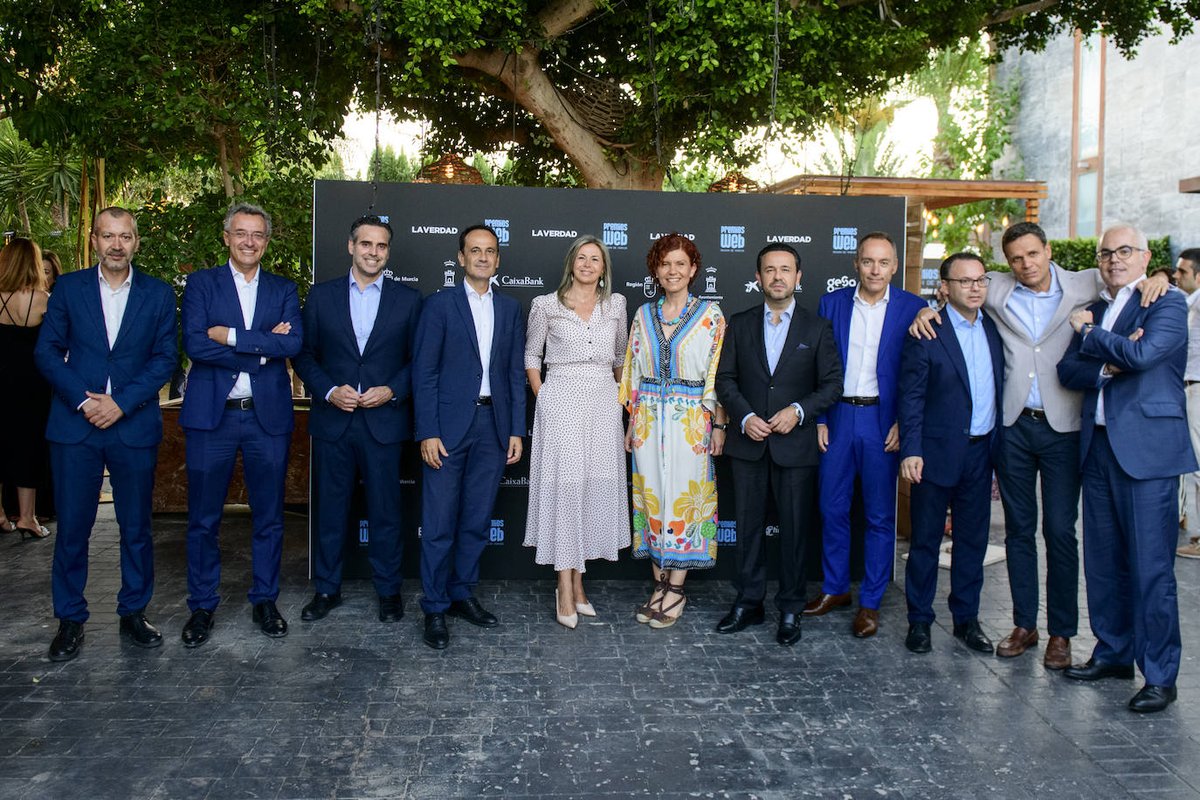 OlgaGarcasaz1's tweet photo. Acompañar un año más a @laverdad_es en sus #PremiosWeb pone en valor la apuesta de @caixabank por la transformación digital. 
Enhorabuena https://t.co/T7O4f9bX7n / https://t.co/VcDgXtqxZv / https://t.co/F7Wn0DYBxT /streetwod.com / https://t.co/fQnZcVD6MH / https://t.co/QTXcW10e0z https://t.co/AA2RFlR4Gd