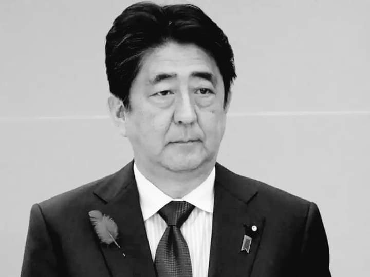 अर्काको देशको नेता मर्दा दु:ख लाग्छ
आफ्नो  देशको  नेता नमरेर दु:ख लाग्छ 
हामी नेपालीको हालको हालत यस्तो छ