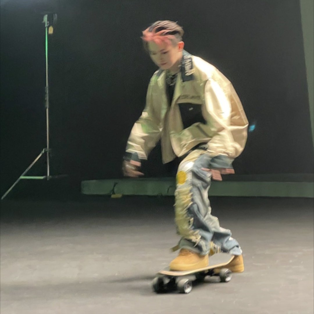 BAD4BLOOD's tweet photo. ⠀  

  the last thing you see before i crash into you.

⠀ https://t.co/HhOWnYpE1t