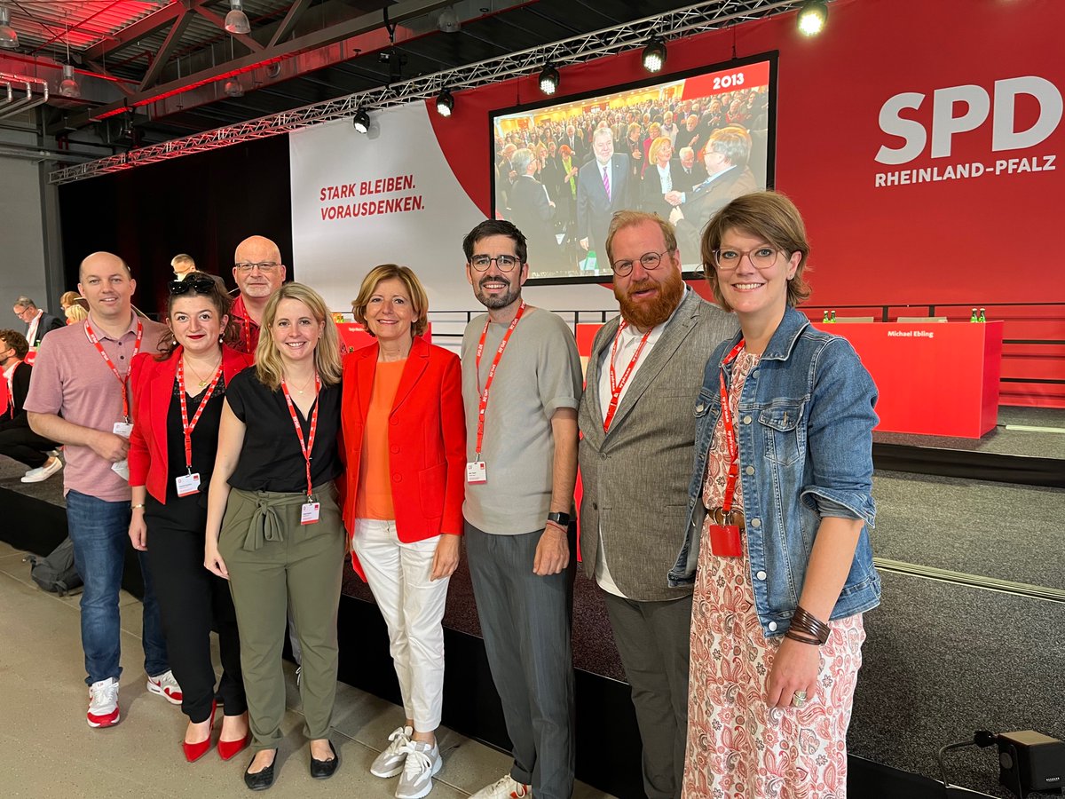 SvenTeuber's tweet image. Familientreffen der @spdrlp. Und Hunderte kommen. Da ist der Parteitag natürlich auch stark von der Trierer #SPD besucht. #SPDrlpt22 @verenahubertz