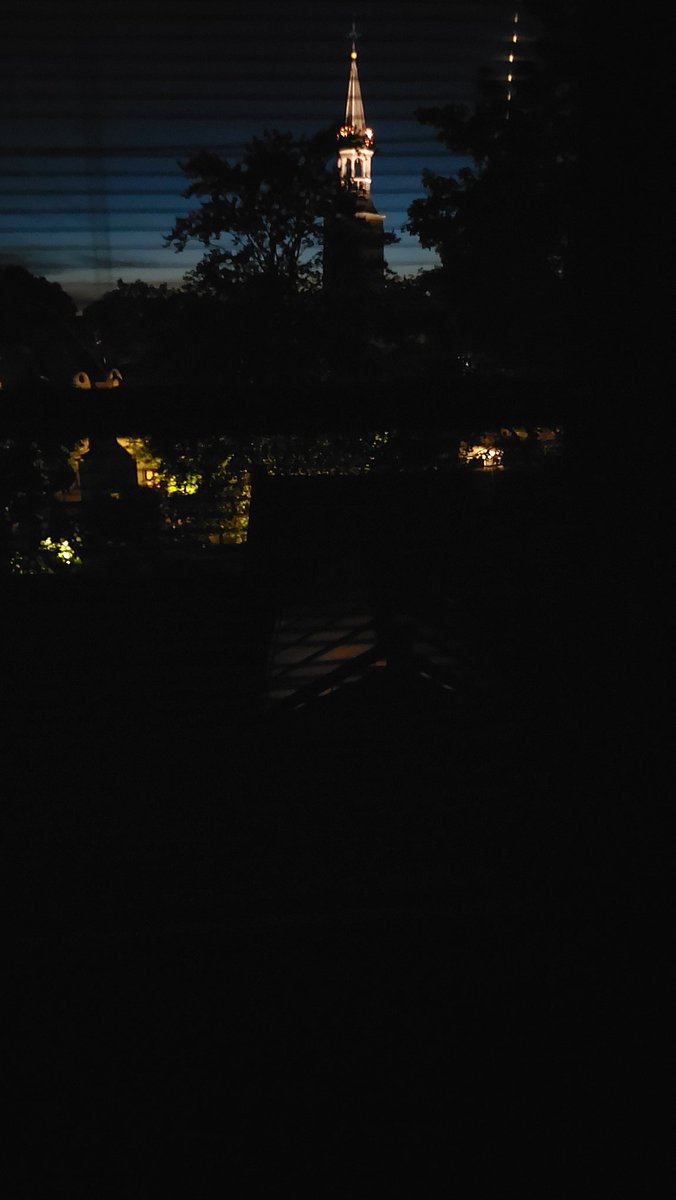 #Haiku #Licht
-
Als slaap je vreemd is
open dan de gordijnen
koester je uitzicht...