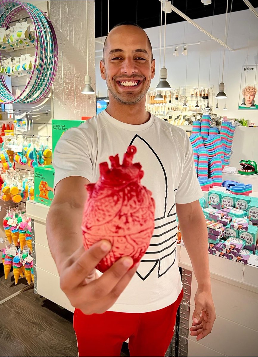 كل سنه وانتو كلكو طيبين انتو واهلكو وصحابكو وحبايبكو🫀