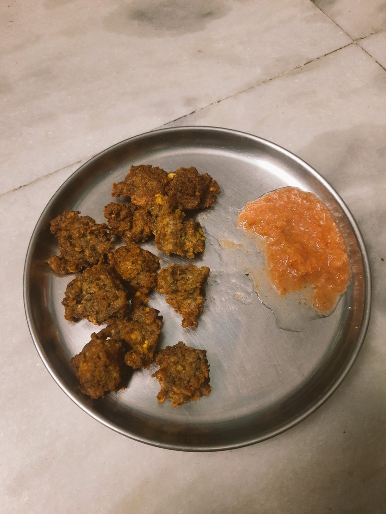 Kanchanja's tweet photo. Mung daal k pakode...#cookingskill
kyunki cook nii aai😅🤣😂
#pakode #weekend https://t.co/gK5hufquWw