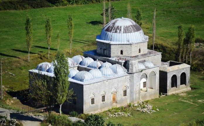 Miq muslimanë,

Gëzuar Kurban Bajramin, shëndet, begati dhe lumturi në familjet tuaja!