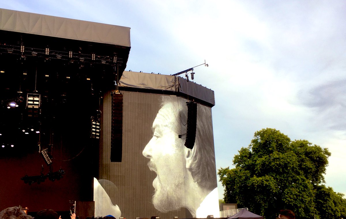 CarlAspinall's tweet photo. Last night @PearlJam were incredible at @BSTHydePark I can’t wait to do it all again today. https://t.co/eUaNz1qVQ3