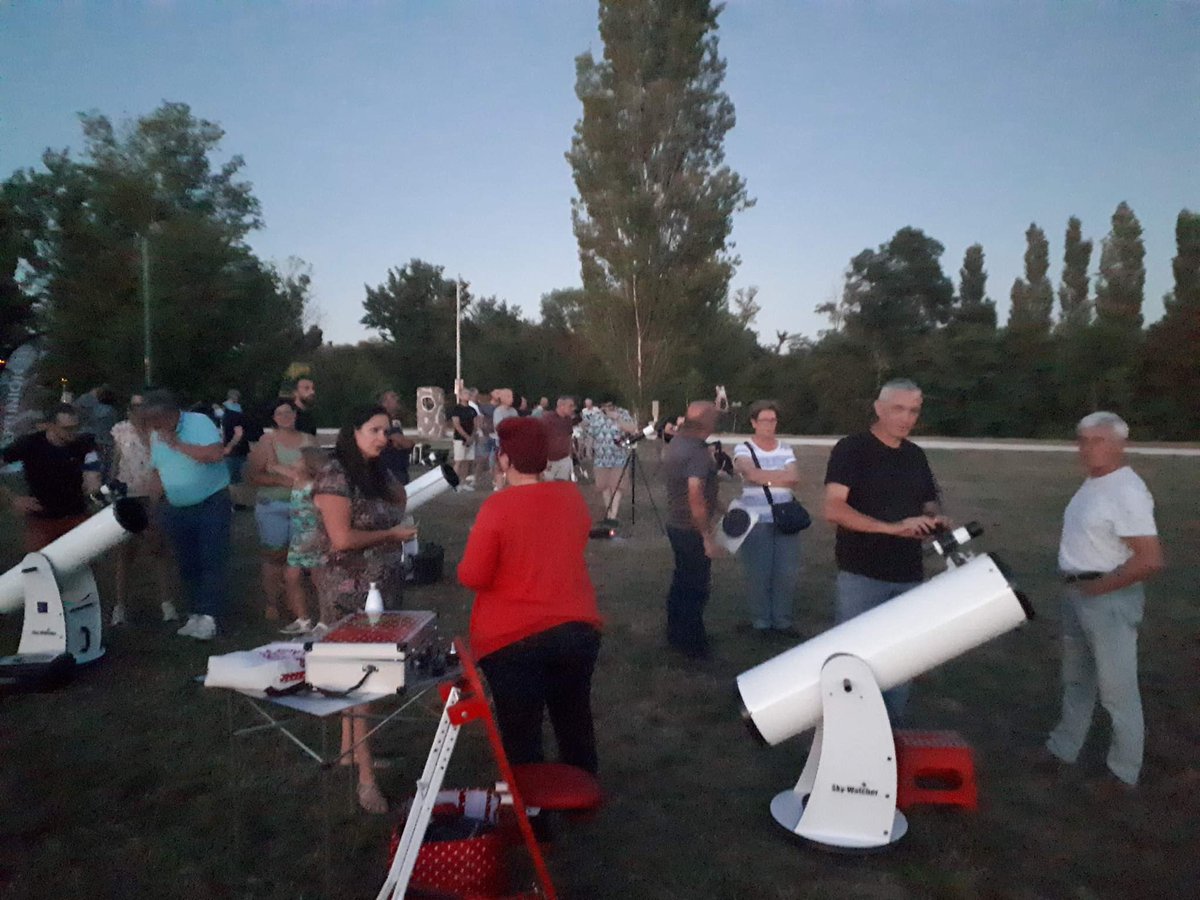 Neptunion31's tweet photo. Hier soir a eu lieu la première soirée d'observation d'On The Moon Again 2022, des cette après-midi 14h00 au même endroit, observations solaires, et ne nouveau ce soir observations des objets de l'été et bien de la lune a partir de 21h00. #OnTheMoonAgain22 https://t.co/oLoySz4PiE