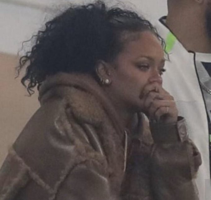 "Why no rengisa contacts dzanga kha vhangana vhanu?"
Me: Zwo mbaisa nga maanḓa musi Judas a tshi rengisa yeso😑