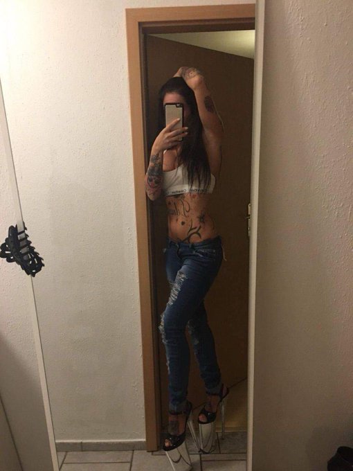 W&uuml;nsche euch ein sch&ouml;nes Wochenende ❤️❤️❤️ genie&szlig;t die Sonne ☀️☀️☀️ f&uuml;r mehr hei&szlig;e Bilder und Videos<a href="/tag/fitnessmodel"class="tags"><span>#fitnessmodel</span></a><a href="/tag/picoftheday"class="tags"><span>#picoftheday</span></a><a href="/tag/fitness"class="tags"><span>#fitness</span></a><a href="/tag/hot"class="tags"><span>#hot</span></a><a href="/tag/tattoo"class="tags"><span>#tattoo</span></a>