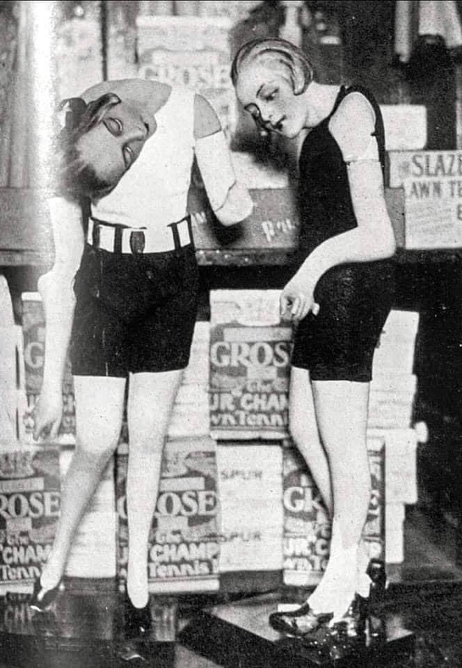 CuriosMuseum's tweet photo. Department store wax mannequins melting during a heatwave in 1929. https://t.co/Wpv6VTQtxH