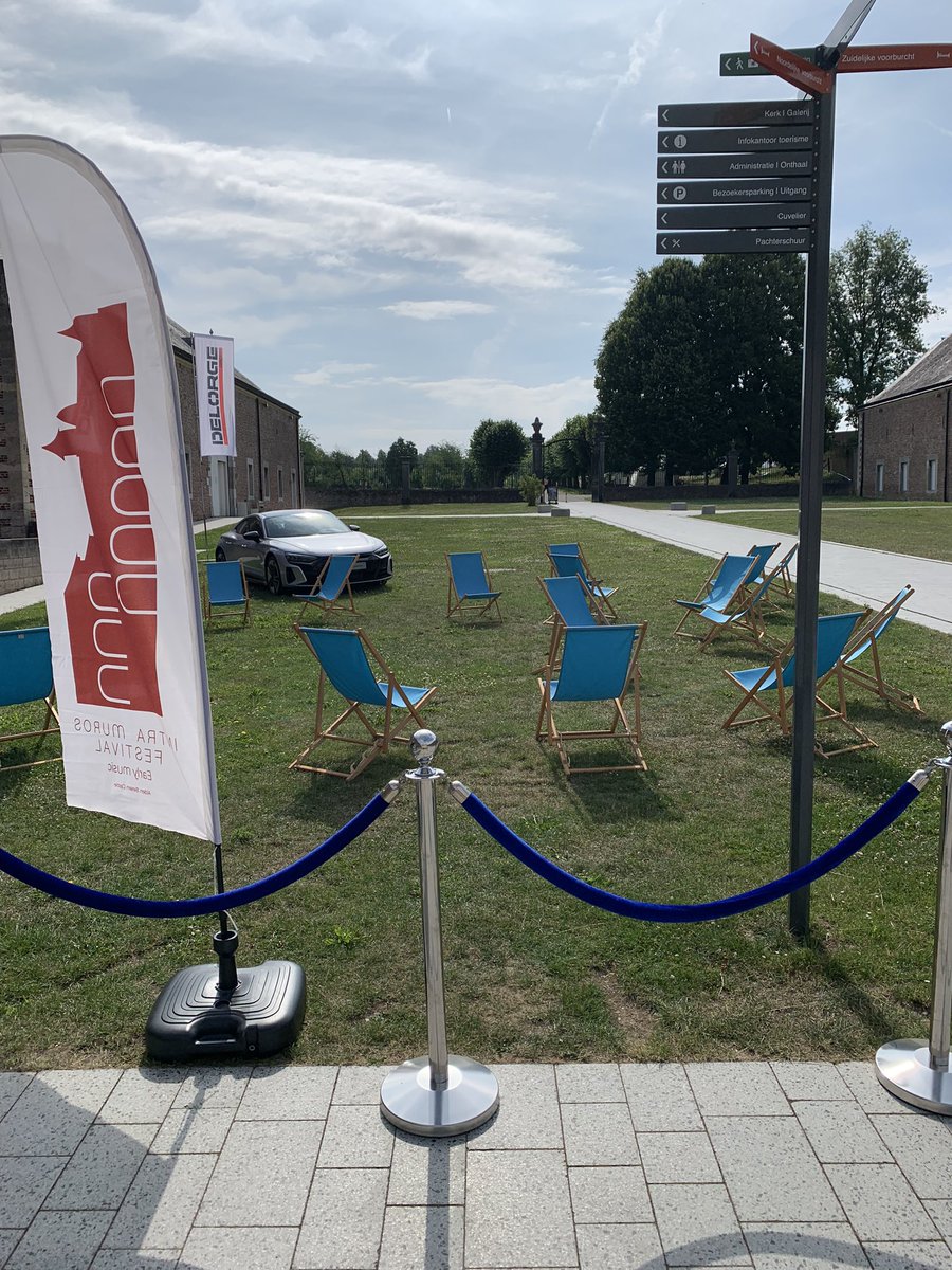 AnDodion's tweet photo. @Davidsfonds Academie is klaar voor een prachtige dag op Intra Muros Festival in Alden Biesen, met Luc Ponet als gastheer https://t.co/VeRXs1LfgH