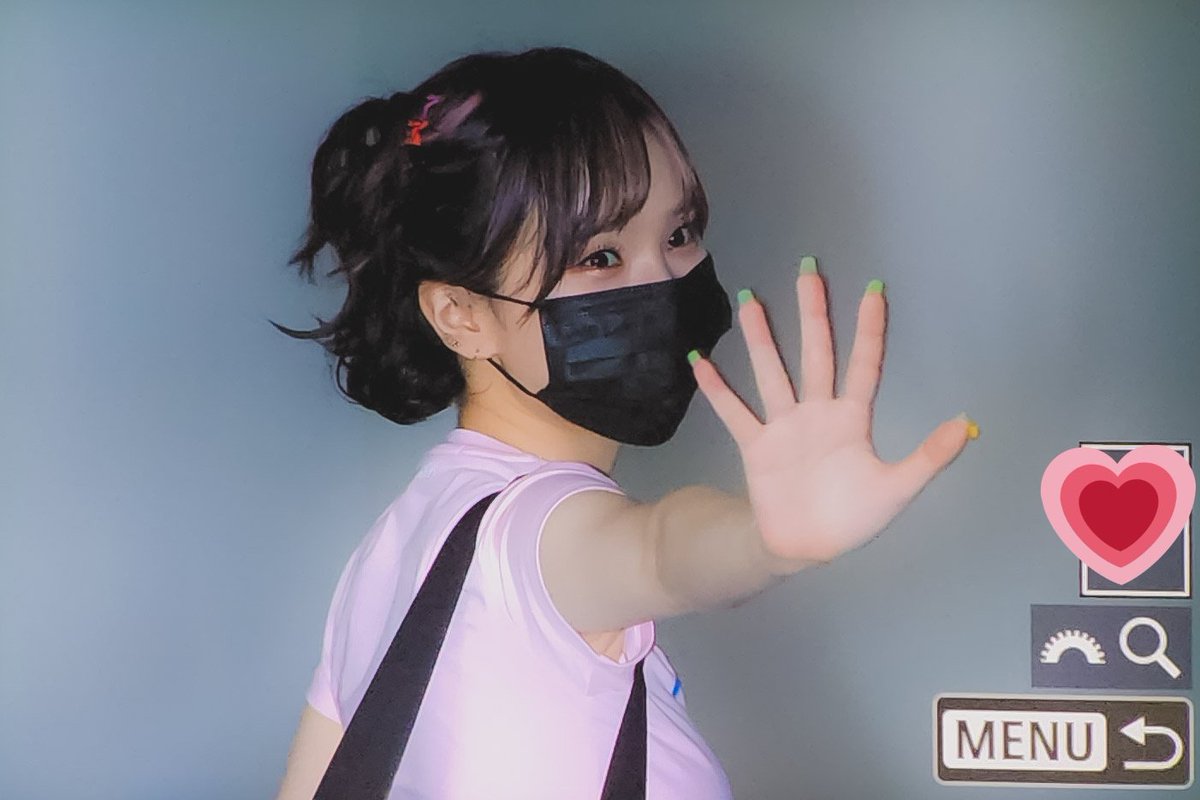 lovable_cream's tweet photo. 220708 귀여워,,ㅠㅠ👋❤️ #은하 #EUNHA #비비지 #VIVIZ https://t.co/1yx86waPfj