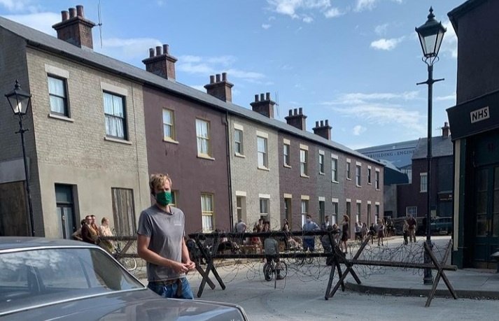 SourceJamie's tweet photo. "Belfast 2020 🎭

Extremely late getting round to this post, but this job was a dream during the pandemic. I can't thank aletta.collins enough for inviting me to work on this film. Teaching the cast of @belfastMovie ..." (Via garethmole on IG) 1/2
#JamieDornan
#BelfastMovie https://t.co/flYa4qyNV4