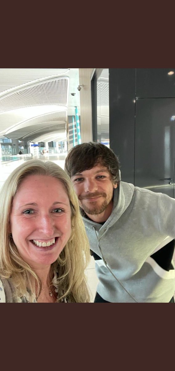 HudconLove's tweet photo. Louis with a fan recently. 
#louistomlinson #LouisTomlinsonWorldTour2022 https://t.co/DE4CPByOkE