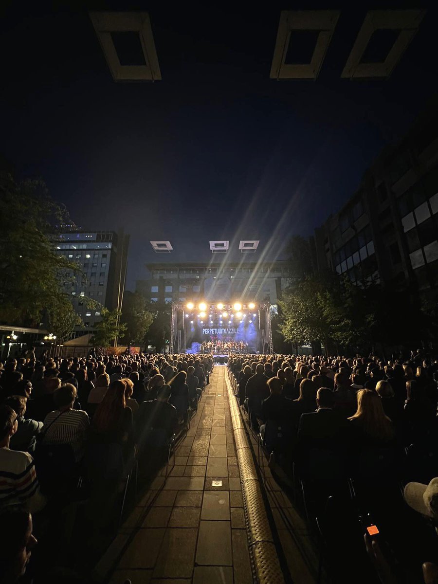 PJazzile's tweet photo. Festival Lent, vse najboljše za 30. rojstni dan! Bilo nam je v čast. Hvala za odlično vzdušje. ❤️

#festivallent #perpetuumjazzile #vocalecstasy #acapella #acapellagroup #choirmusic #livemusic https://t.co/6nMVwB9UJn