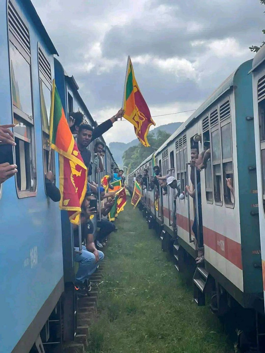 ytj7minyg's tweet photo. I don't know what will happen to us if we do not fight for ourselves today! Fight back!! Give all your support to them by sharing and spreading news about this historical day in Sri Lanka.

 We are going to die. But not today!!!
#GoHomeGota #අරගලයටජය https://t.co/1dbV5AyvIS