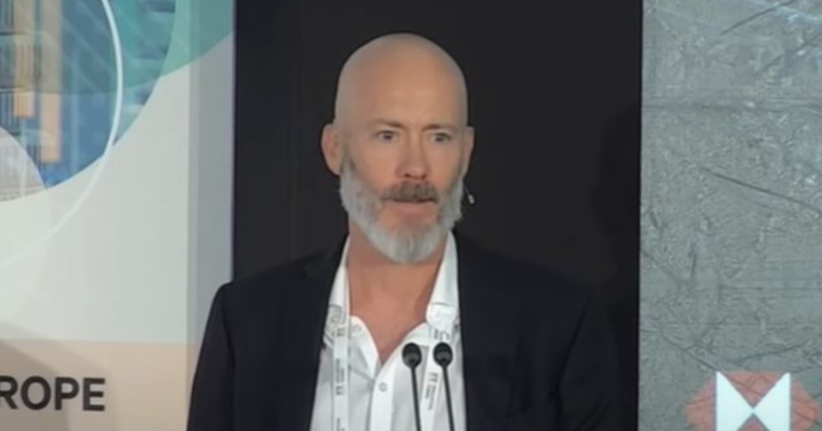 Libero_official's tweet photo. Fanno rumore le dimissioni di #StuartKirk, manager della banca #Hsbc, che lascia in polemica contro gli investimenti "green": "C'è sempre qualche matto che mi parla della fine del mondo..." https://t.co/foNlYxTRpH https://t.co/CnuBVwGtF7