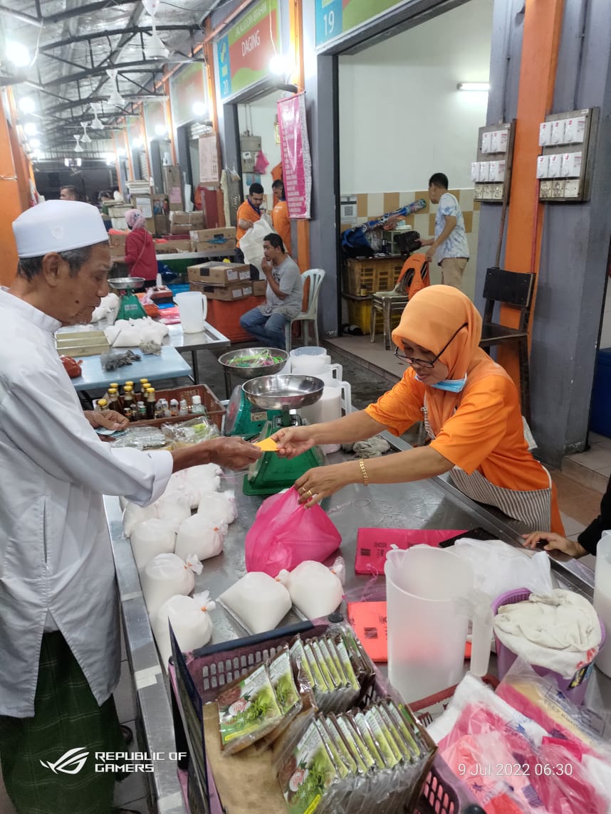 FAMASelangor's tweet photo. 9 Julai 2022 | Sabtu | Petaling

Sekitar Program Jualan Terus Dari Ladang Keluarga Malaysia (JTDLKM) @ Selangor Agro Market (SAM) yang di adakan pada hari ini bertempat di Pasar Tani Kekal Puchong. https://t.co/KOssBfoRs1