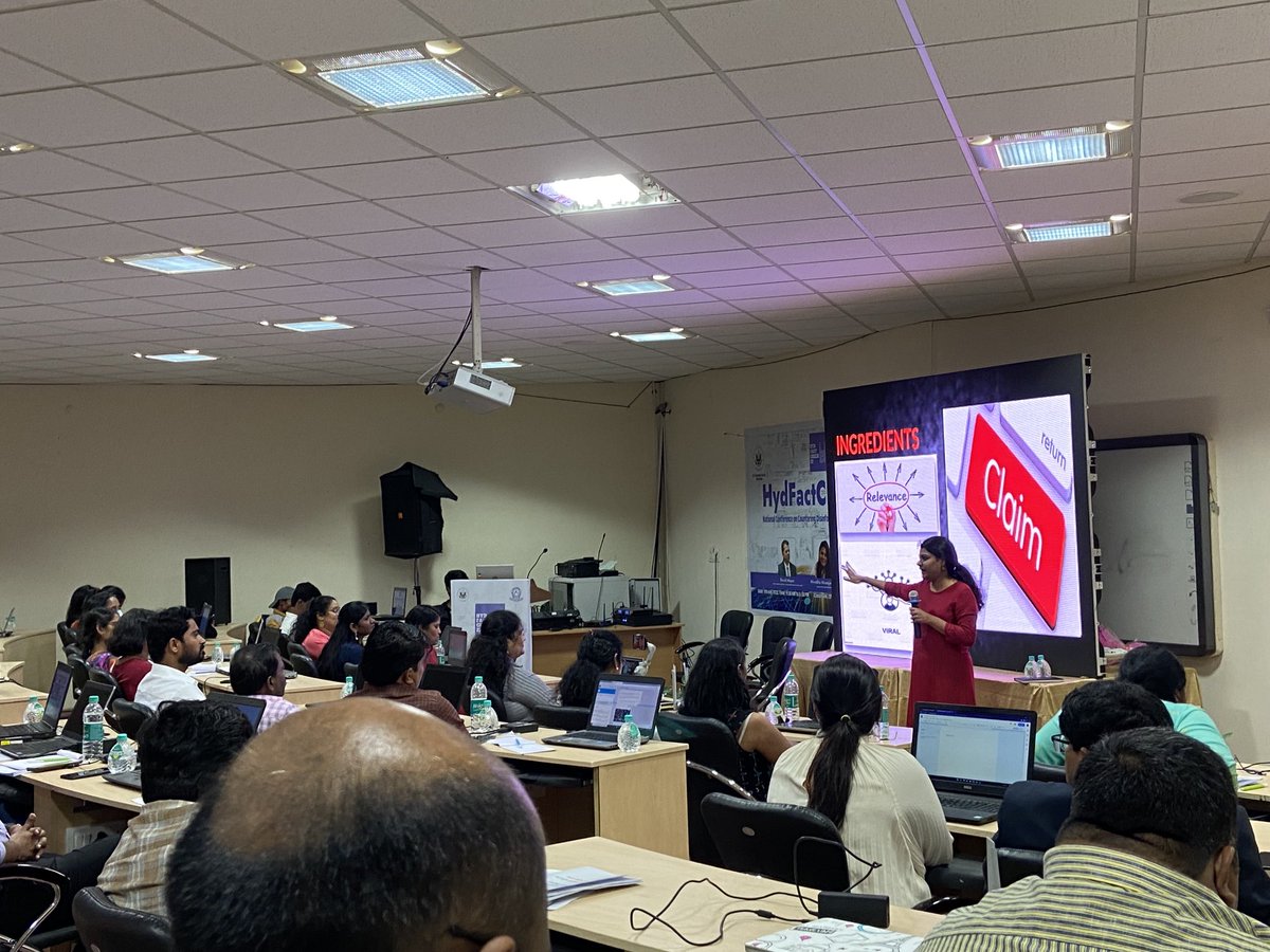 osmaniajmc1954's tweet photo. ⁦@BombayBombil⁩ holds the class in sharp attention during her session in #HydFactCheck22 https://t.co/xeP6qCyo4T