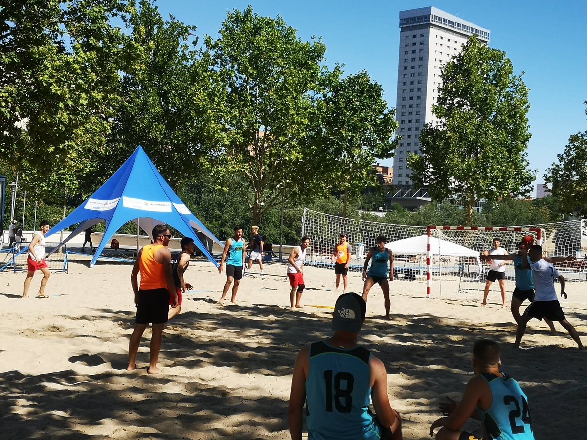 BMArroyo's tweet photo. Este fin de semana estamos en @arenavalladolid torneo del Summer Handball Tour y del EBT de @ehfcl.
#bmarroyo #basebmarroyo #deportecyl #fcylbm #estudiossigma #H20 #latablería https://t.co/tSsWANz0iH