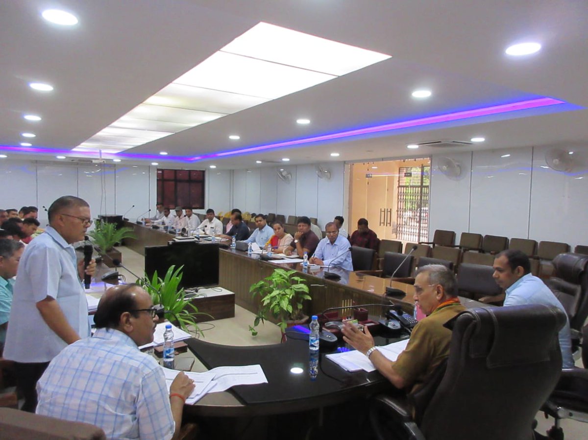 श्यामा प्रसाद मुखर्जी रुर्बन मिशन के अंतर्गत सिलाना क्लस्टर  में अच्छादित  ग्रामों में हुए  विकास कार्यों के संबंध में आज माननीय सांसद डॉक्टर <a href="/dr_satyapal/">Dr. Satya Pal Singh</a>  जी ने कलेक्ट्रेट सभागार में संबंधित अधिकारियों के साथ समीक्षा बैठक की।