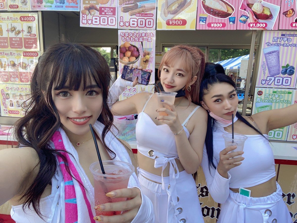 vividshrimpline's tweet photo. オクトーバーフェスト2022日比谷公園
ありがとうございました🦐🍻

気温もフェスも熱かったー🔥🔥🔥
めっちゃ盛り上がってくれてとっても楽しかったです！！

来週はいよいよワンマン！！
これからも応援よろしくお願いします🦐

#ヴィヴィシュリ
#オクトーバーフェスト https://t.co/i70PA2xDFG