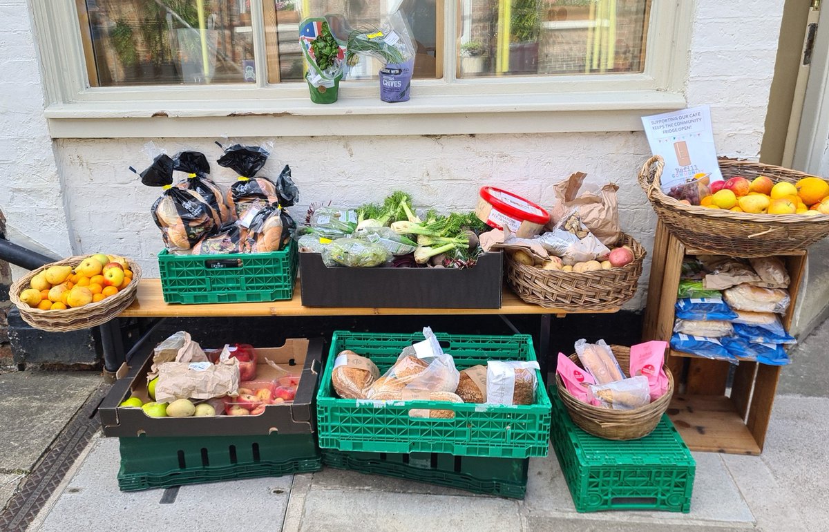 refillkitchen's tweet image. We have a lot of surplus food this morning - fresh fruit, vegetables and bakery items! Come by between now and the afternoon and why not grab a cuppa from our cafe. 
#fresh #surplus #environment #community