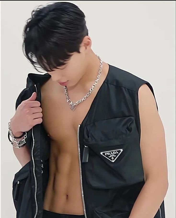 mxboobs's tweet photo. the shoobs (shownu boobs)……….. https://t.co/7hzj7jR8QZ