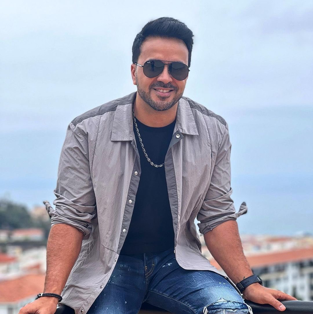 Me siento emocionado y honrado de regresar a Tenerife. Lugar que AMO con todas mis fuerzas. ❤️ Nos vemos esta noche Chicharreros. 🙌🏼🇪🇸

#NochePerfectaTour