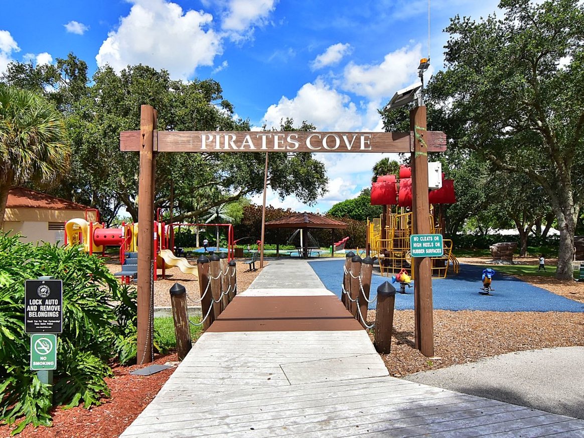 @MyBocaParks invites you to take the kids for a visit to Pirates Cove #playground within #PatchReefPark in #BocaRaton. #Splashpad #Climbing #Swings #WaterCannon #WeekendPlans #Boca #BocaParks #Florida #FloridaParks @CityBocaRaton @BocaRecreation