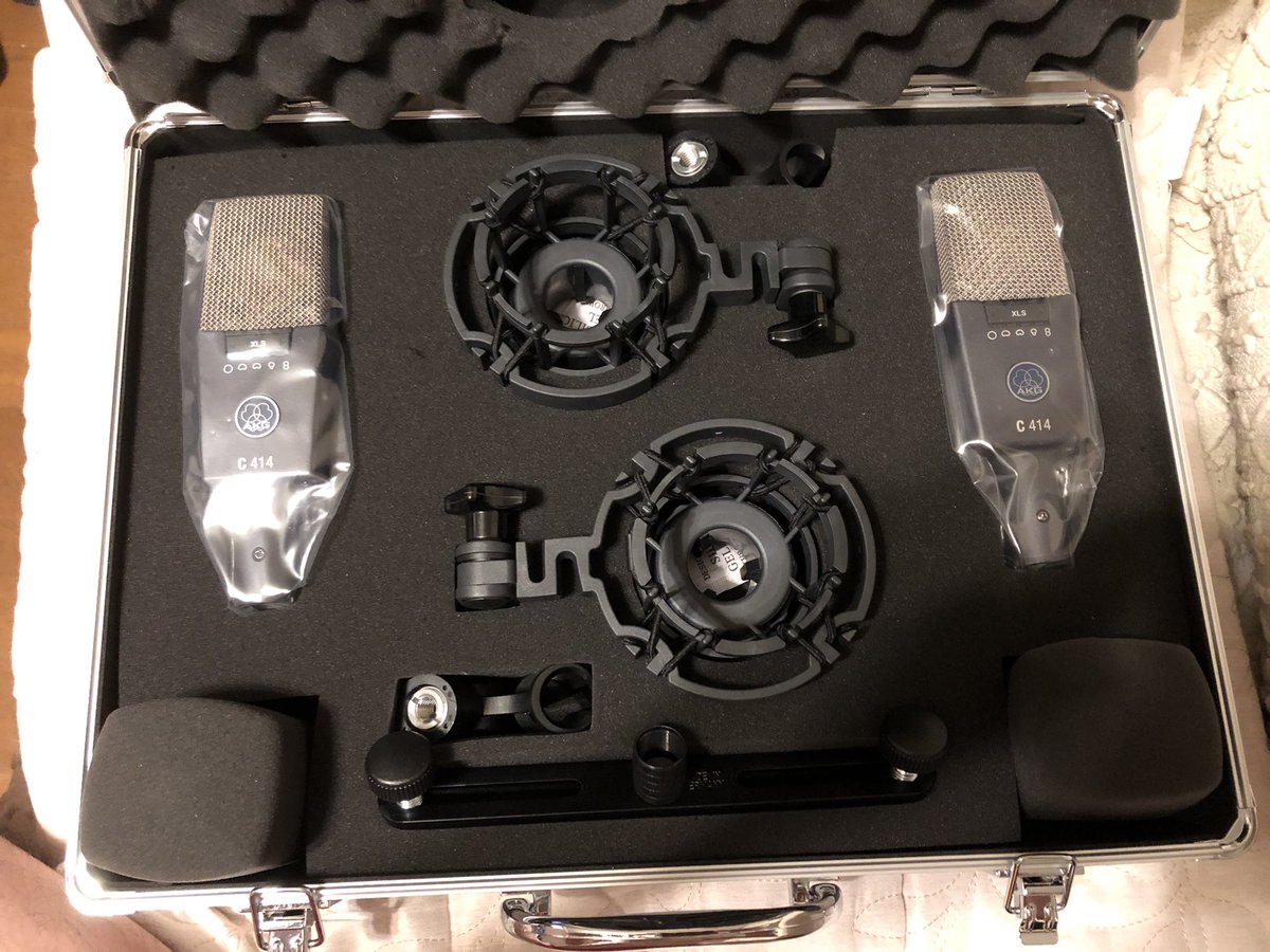 keybord111music's tweet photo. 届いた!✨
頑張って仕事します!😭
#AKG
#c414
#stereoset https://t.co/cfMGm99VWK