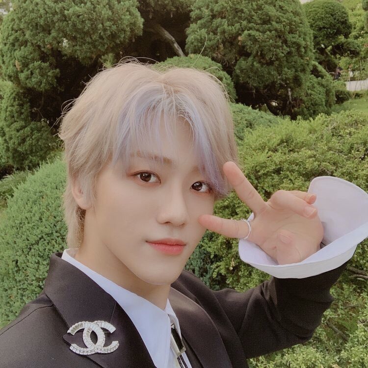 wwiijs's tweet photo. throwing 'em peace signs for the cam

#NSD #NCTzenSelcaDay #JAEMIN #NCT #NCT127 #NCTDREAM https://t.co/CdqR3ZJYzI