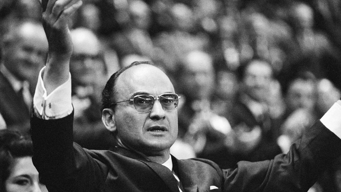 sopitas's tweet photo. Y pues sí, Luis Echeverría falleció IMPUNE a los 100 años de edad. Sin justicia para las víctimas de su gobierno.
El expresidente fue condenado a arresto domiciliario en el 2006, pero tres años después fue exonerado y quedó en libertad.
2 de octubre no se olvida. https://t.co/ofhTIdVYzX
