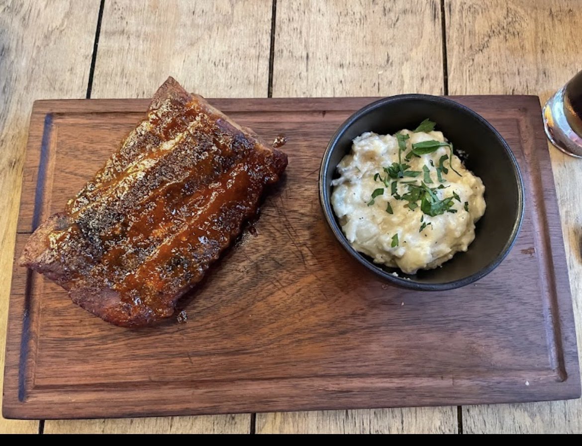paoladelangel's tweet photo. Amig@s! Mi novio acaba de abrir un restaurante en CDMX y necesita apoyo para que todos conozcan el lugar! Se llama 🔥Ahumadas y Fregonas🔥, todo está delicioso!📍Versalles 16 col Juárez (atrás de Fiesta A. Ref.) apóyanos compartiendo y visitando! L-S de 13-22h #cdmx #restaurantes https://t.co/QJQkd7TQR4