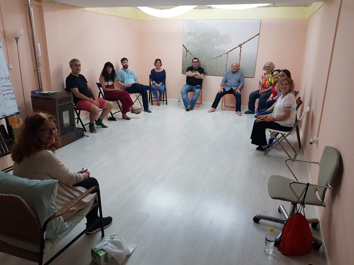wordsana's tweet photo. Último grupo de Psicodrama del curso, en compañía de Maños. Como situarse en un lugar propio para dejarse ser. 
Trabajando la ganancia del síntoma al no ponerse en juego.
Zaragoza Julio 2022.
Un privilegio la honestidad y el deseo de aprender. https://t.co/QnvhDApUrs