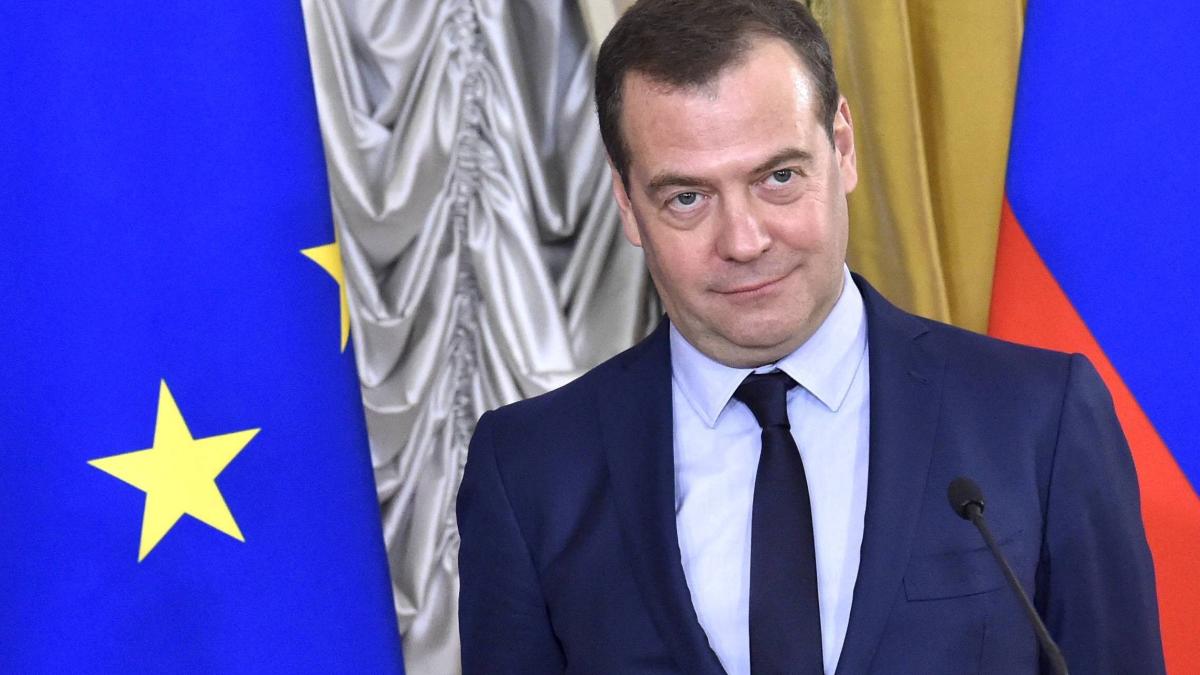 welt's tweet photo. "Mit Russland wird nun ernsthaft gerechnet", freut sich Russlands Ex-Präsident https://t.co/9XVxEpEy16 https://t.co/B9QQcHWO12
