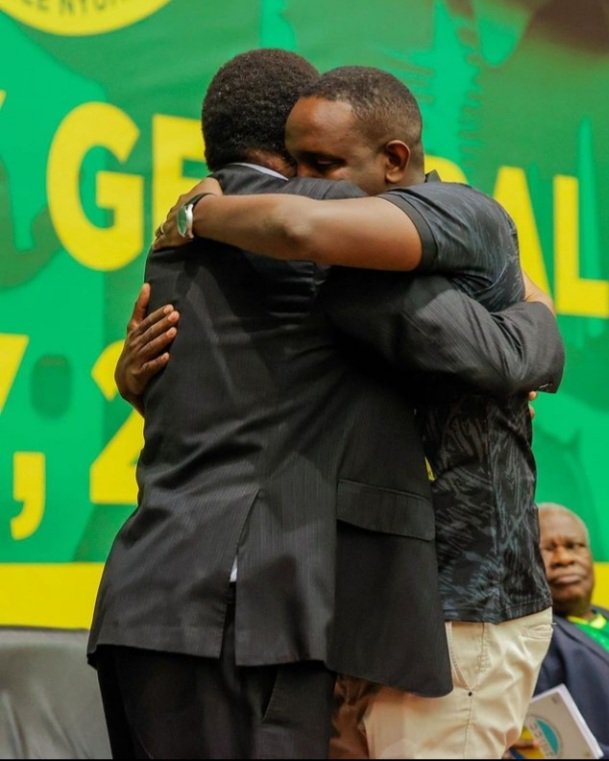 DicksonBisare's tweet photo. HATIMAYE!! Eng.Hersi Ally Said ashinda kuwa rais wa Yanga kwa kupigiwa kura za Ndiyo na wanachama waliowengi wa timu hiyo zoezi ambalo limefanyika kwenye ukumbi mikutano wa kimataifa wa Julius International Conference Centre Jijini Dar es salaam leo tarehe 9 Julai,2022
@yangasc https://t.co/Qjv9jpuqRa